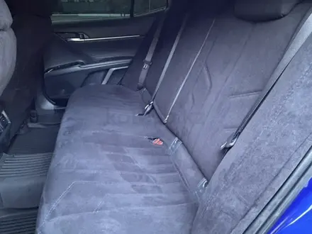 Toyota Camry 2021 года за 15 300 000 тг. в Караганда – фото 25