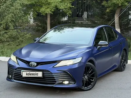 Toyota Camry 2021 года за 15 300 000 тг. в Караганда