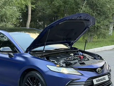 Toyota Camry 2021 года за 15 300 000 тг. в Караганда – фото 36