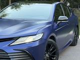 Toyota Camry 2021 года за 15 300 000 тг. в Караганда – фото 3