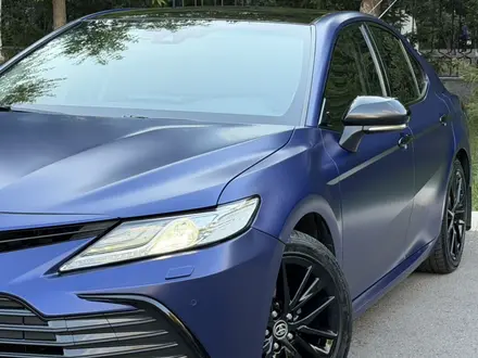 Toyota Camry 2021 года за 15 300 000 тг. в Караганда – фото 3