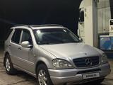 Mercedes-Benz ML 320 2002 годаfor3 600 000 тг. в Караганда – фото 2