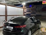 Hyundai Elantra 2018 года за 7 200 000 тг. в Атырау – фото 2