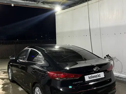 Hyundai Elantra 2018 года за 7 000 000 тг. в Атырау – фото 5