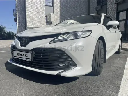 Toyota Camry 2018 года за 13 700 000 тг. в Шымкент – фото 3