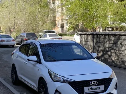 Hyundai Accent 2020 года за 6 200 000 тг. в Усть-Каменогорск – фото 2