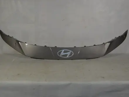 Верхняя накладка переднего бампера Hyundai Elantra за 25 000 тг. в Караганда