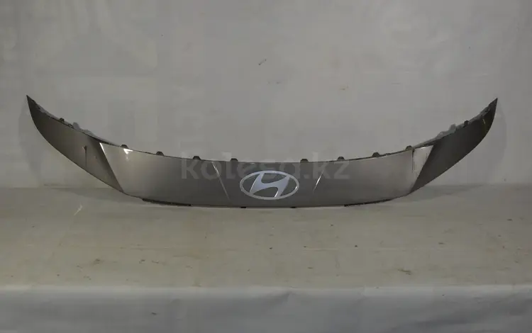 Верхняя накладка переднего бампера Hyundai Elantra за 25 000 тг. в Караганда