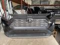 Передний бампер Rav4 за 50 000 тг. в Алматы