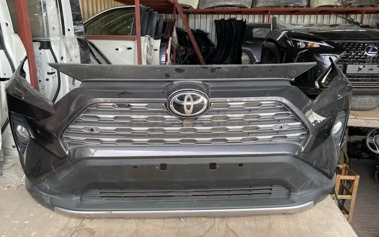 Передний бампер Rav4 за 50 000 тг. в Алматы
