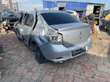 Renault Logan 2015 года за 10 000 тг. в Атырау – фото 4