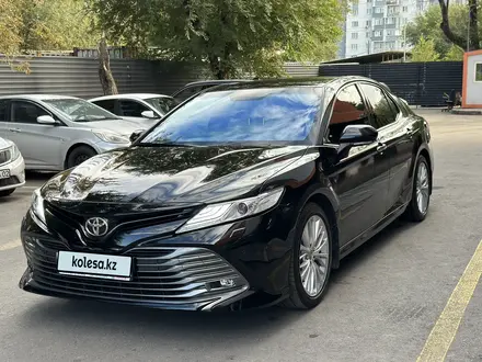 Toyota Camry 2019 года за 14 000 000 тг. в Алматы – фото 3