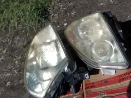 Оригинальные передние фары на Nissan Qashqai первого поколения за 120 000 тг. в Павлодар
