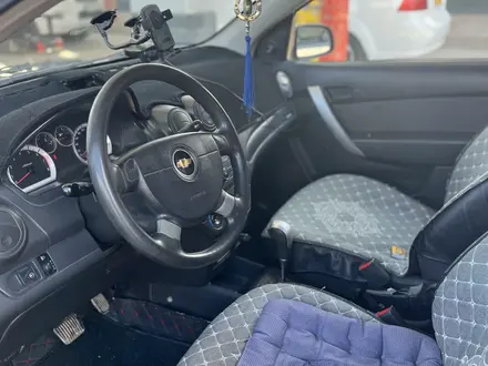 Chevrolet Aveo 2013 года за 2 800 000 тг. в Актау – фото 3