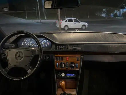 Mercedes-Benz E 220 1994 года за 2 700 000 тг. в Шымкент – фото 8