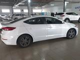 Hyundai Elantra 2018 года за 7 600 000 тг. в Актобе – фото 2