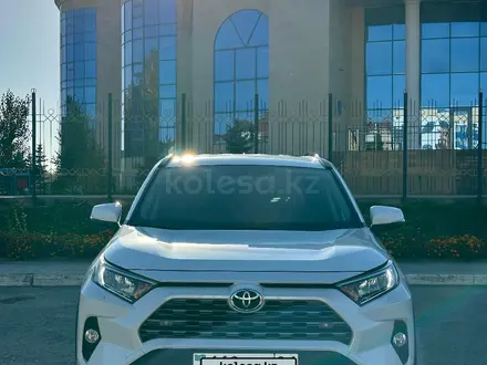 Toyota RAV4 2020 года за 14 900 000 тг. в Актобе – фото 3