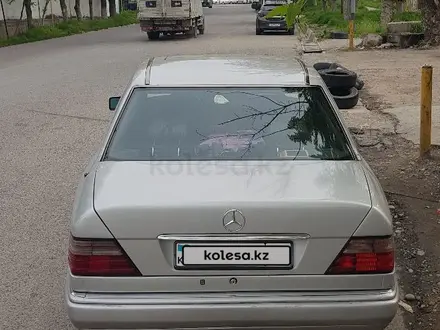 Mercedes-Benz E 280 1995 года за 2 750 000 тг. в Шымкент – фото 17