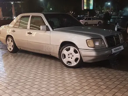 Mercedes-Benz E 280 1995 года за 2 750 000 тг. в Шымкент – фото 2