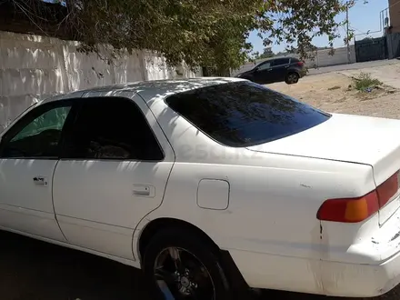 Toyota Camry 2000 года за 3 000 000 тг. в Байконыр – фото 10