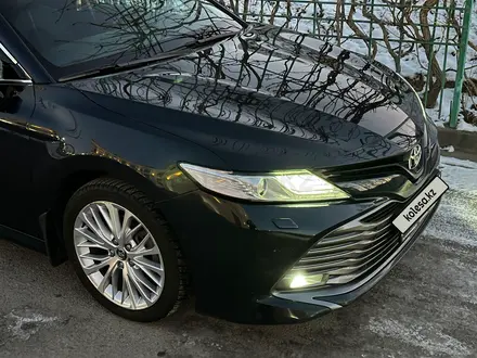 Toyota Camry 2020 года за 14 300 000 тг. в Тараз – фото 5