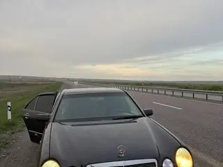Mercedes-Benz E 230