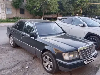 Mercedes-Benz E 230