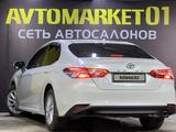 Toyota Camry 2021 года за 14 750 000 тг. в Астана – фото 4