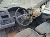 Volkswagen Transporter 2003 года за 2 511 000 тг. в Атырау – фото 4