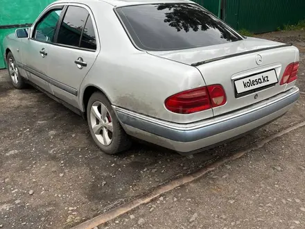 Mercedes-Benz E 230 1997 года за 2 600 000 тг. в Петропавловск – фото 2