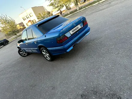 Mercedes-Benz E 300 1986 года за 1 200 000 тг. в Караганда – фото 2