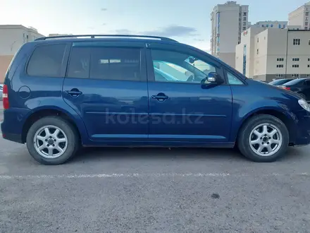 Volkswagen Touran 2008 года за 3 800 000 тг. в Астана – фото 5