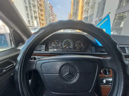 Mercedes-Benz E 200 1993 года за 1 500 000 тг. в Алматы – фото 3