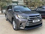 Toyota Highlander 2016 года за 14 600 000 тг. в Астана