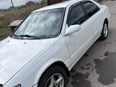 Toyota Camry 1998 года за 3 600 000 тг. в Алматы – фото 2