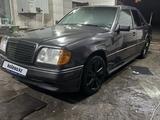 Mercedes-Benz E 320 1991 года за 2 300 000 тг. в Караганда – фото 3