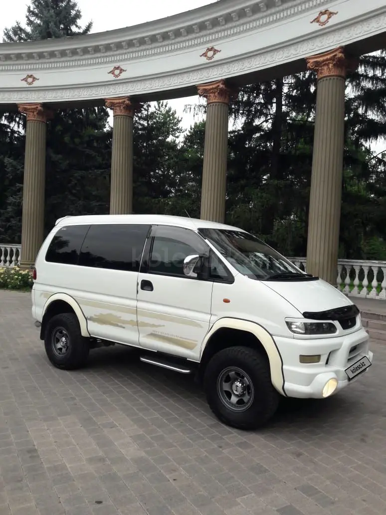 Mitsubishi Delica, 2000