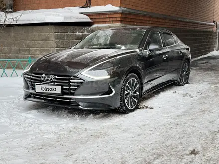 Hyundai Sonata 2022 года за 13 700 000 тг. в Астана