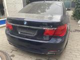 BMW 750 2010 года за 2 300 000 тг. в Алматы – фото 2
