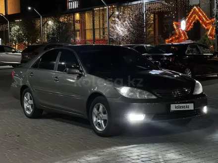 Toyota Camry 2005 года за 4 800 000 тг. в Актобе – фото 3