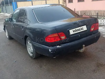 Mercedes-Benz E 200 1996 года за 2 150 000 тг. в Алматы – фото 3