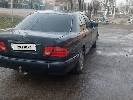 Mercedes-Benz E 200 1996 года за 2 150 000 тг. в Алматы – фото 4