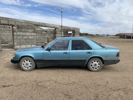 Mercedes-Benz E 300 1994 года за 111 111 тг. в Жезказган – фото 2