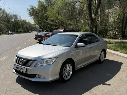 Toyota Camry 2014 года за 11 200 000 тг. в Алматы – фото 2
