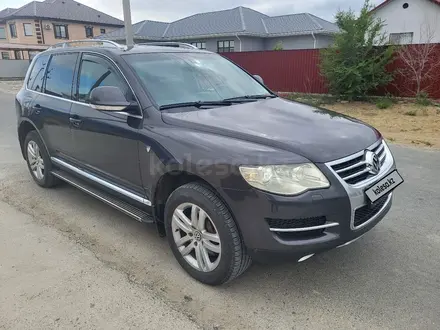 Volkswagen Touareg 2008 года за 6 500 000 тг. в Атырау – фото 7