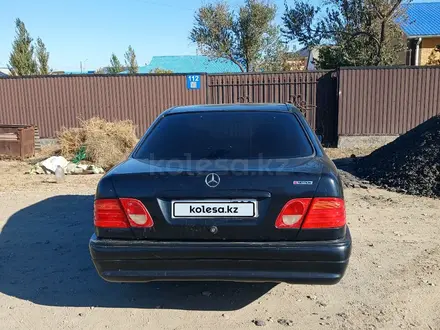 Mercedes-Benz E 230 1995 года за 1 450 000 тг. в Атырау – фото 4