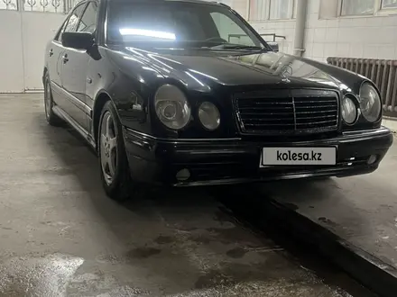 Mercedes-Benz E 320 1997 года за 3 200 000 тг. в Шымкент – фото 2