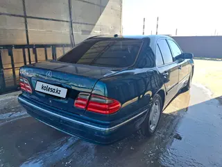 Mercedes-Benz E 240