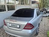 Mercedes-Benz C 200 2002 года за 2 000 000 тг. в Алматы – фото 3
