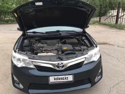 Toyota Camry 2014 года за 6 500 000 тг. в Актобе – фото 12